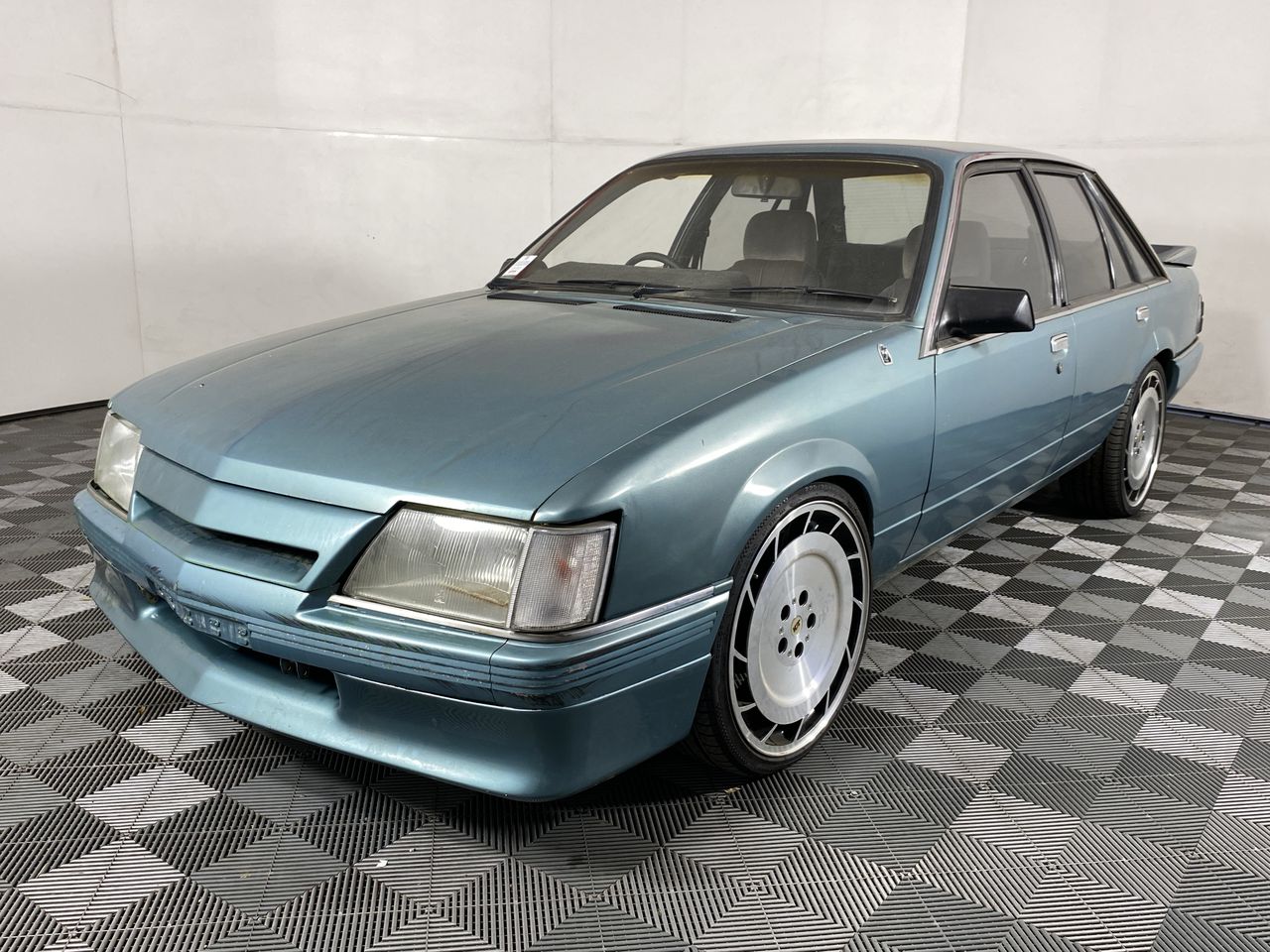 1984 Holden VK COMMODORE Automatic sedan Auction (0001-50008403 ...