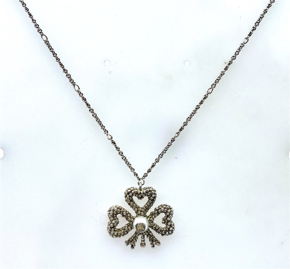 Gucci on sale clover necklace