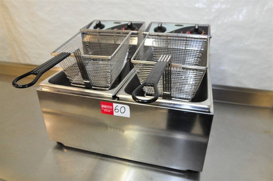 Deep Fryer, Roband bench top Model F28, twin individual wells with