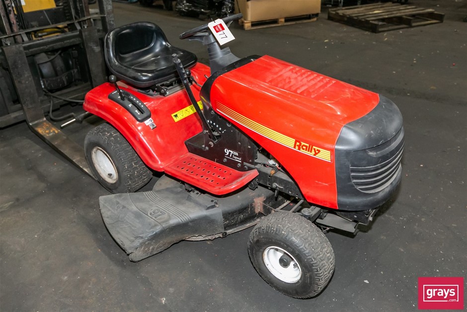 HOP REB13038 Ride On Mower Auction 0077 5049851 Grays Australia