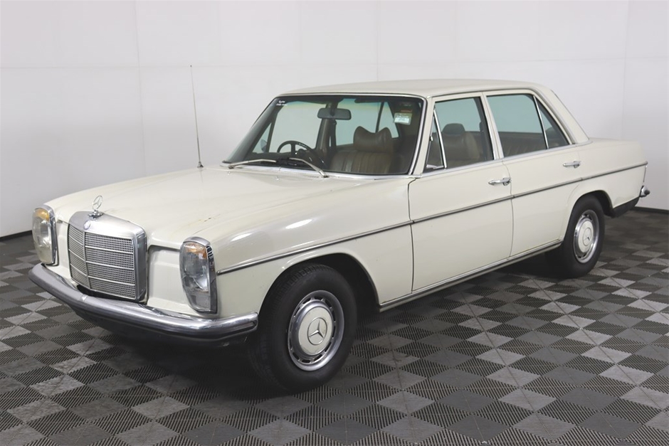 1972 Mercedes Benz 220 Automatic Sedan Auction (0001-20082173) | Grays ...