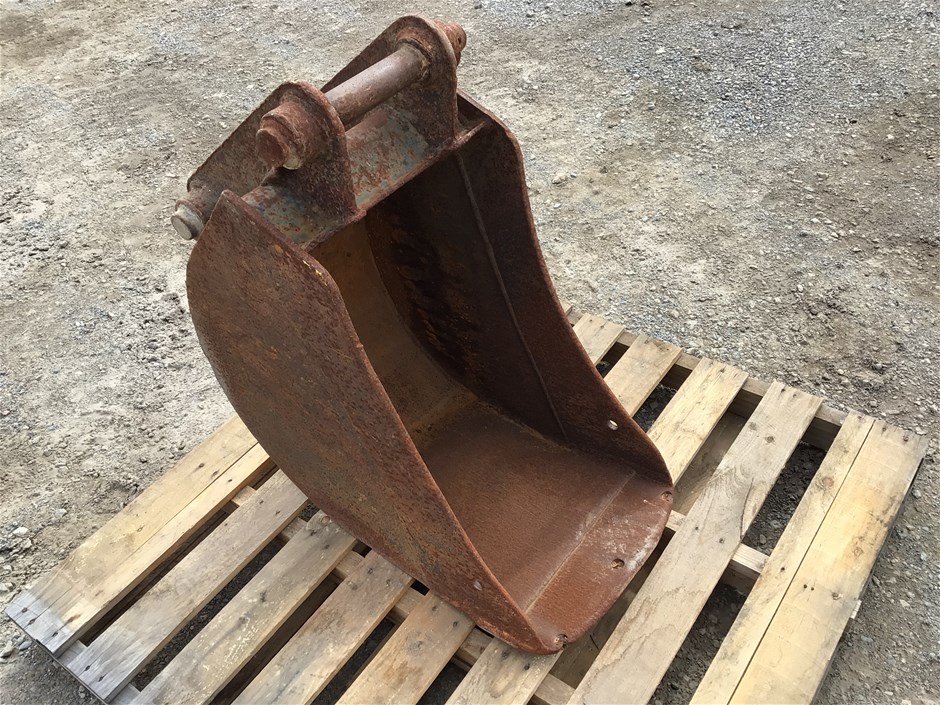 JCB Backhoe Mud Bucket Auction (00138015948) Grays Australia