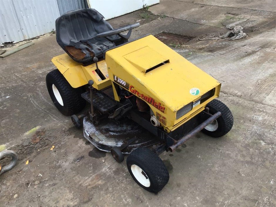 Greenfield E2000 Ride on Mower Auction 0048 7040947 Grays