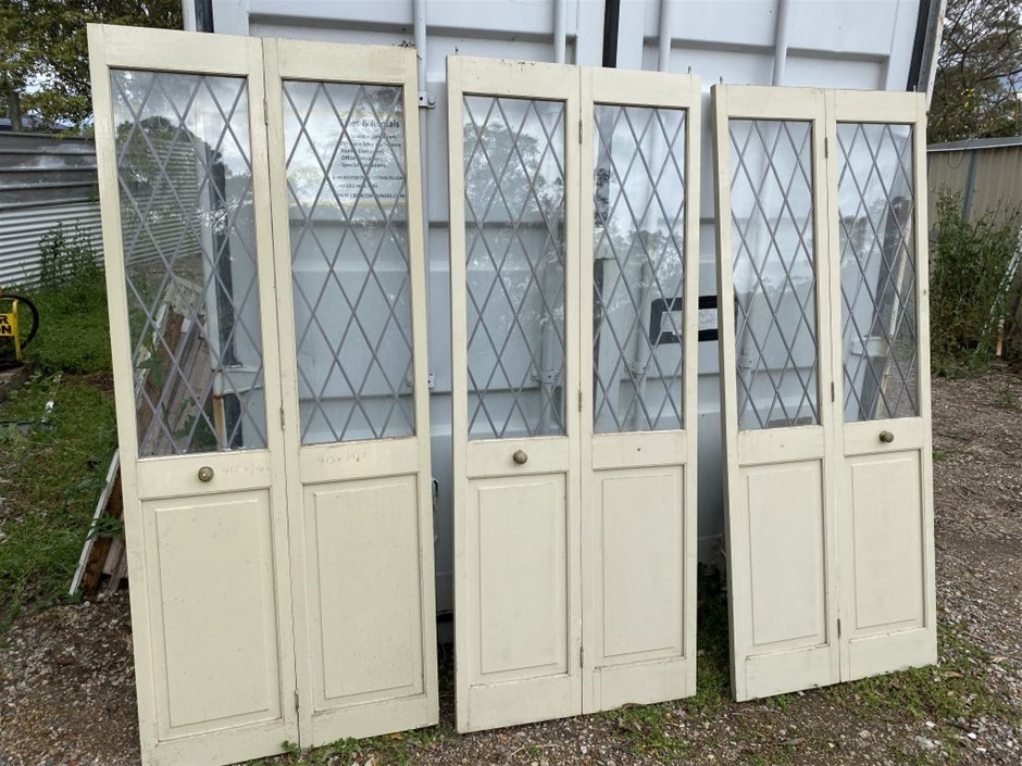 Lot of reclaimed second hand bifold doors Auction (01265049941