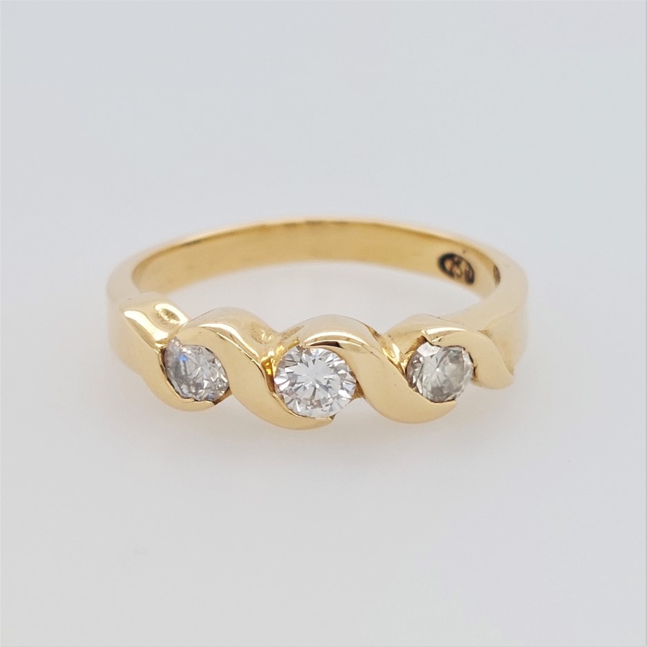 18CT Y/G Triple Diamond Crossover Bezel Engagement Ring Auction (0025 ...