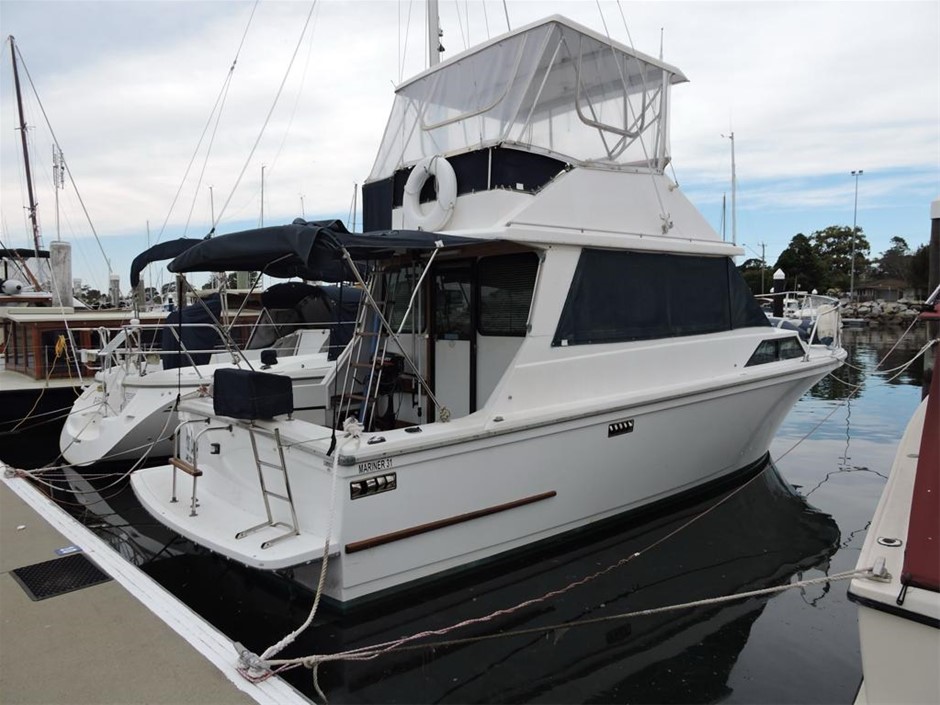 Mariner 31ft Flybridge Cruiser Boat, Twin T Diesel Volvo Penta, Shaft 