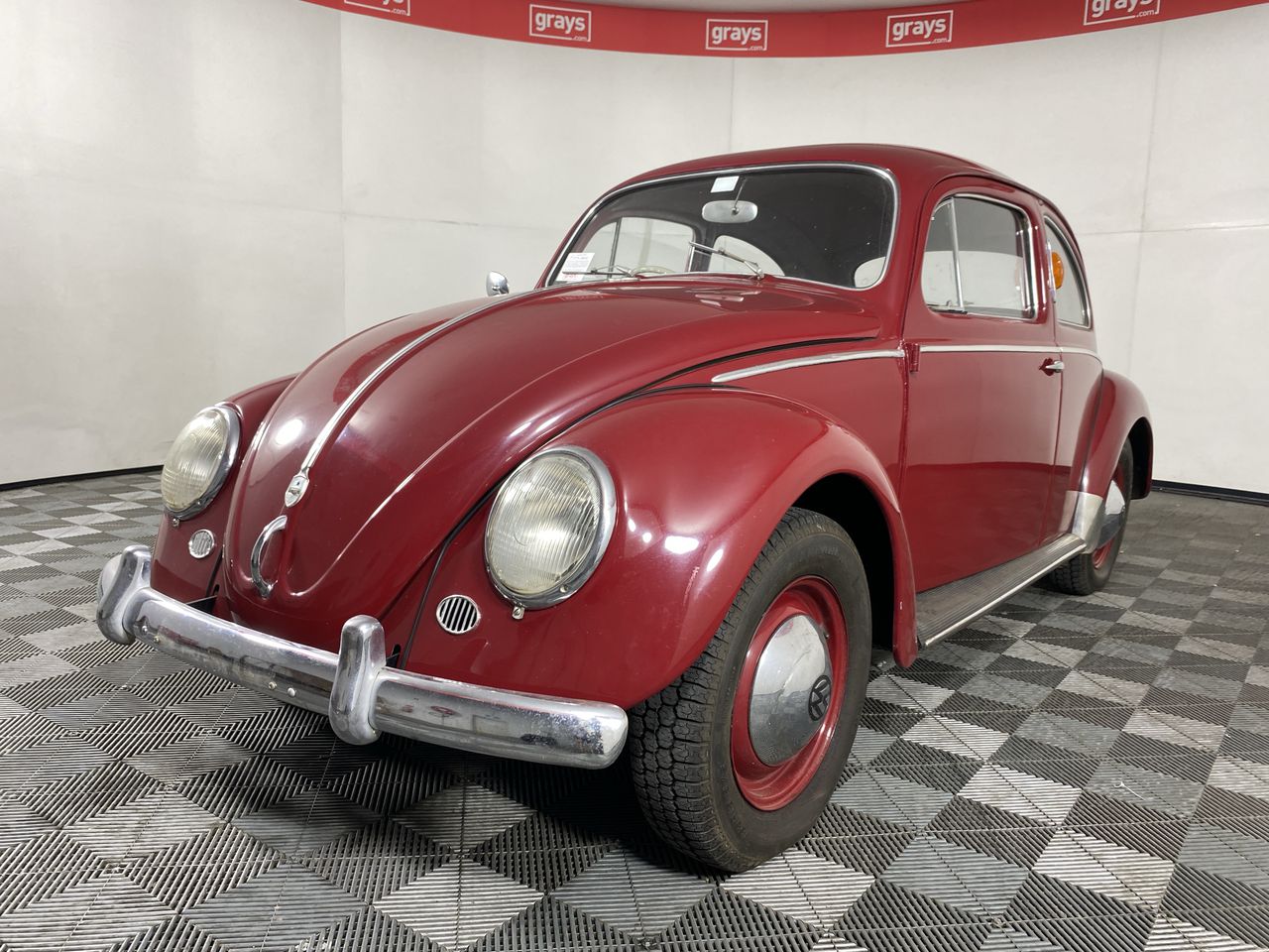 洋書 CLASSIC VOLKSWAGENS Iconic Auctioneers | 1978 Volkswagen Beetle Last Edition-Sold