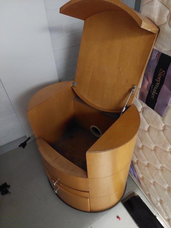 Entire contents of overdue storage including Auction (00013023464