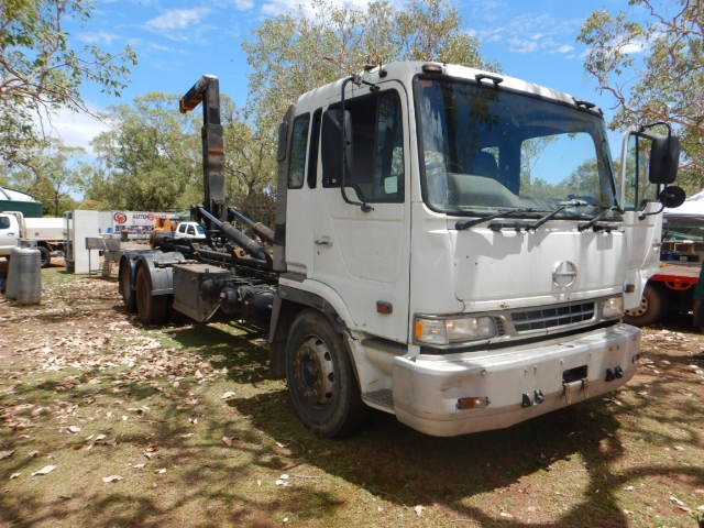 2001 Hino FSK1 6 x 4 Hooklift Truck