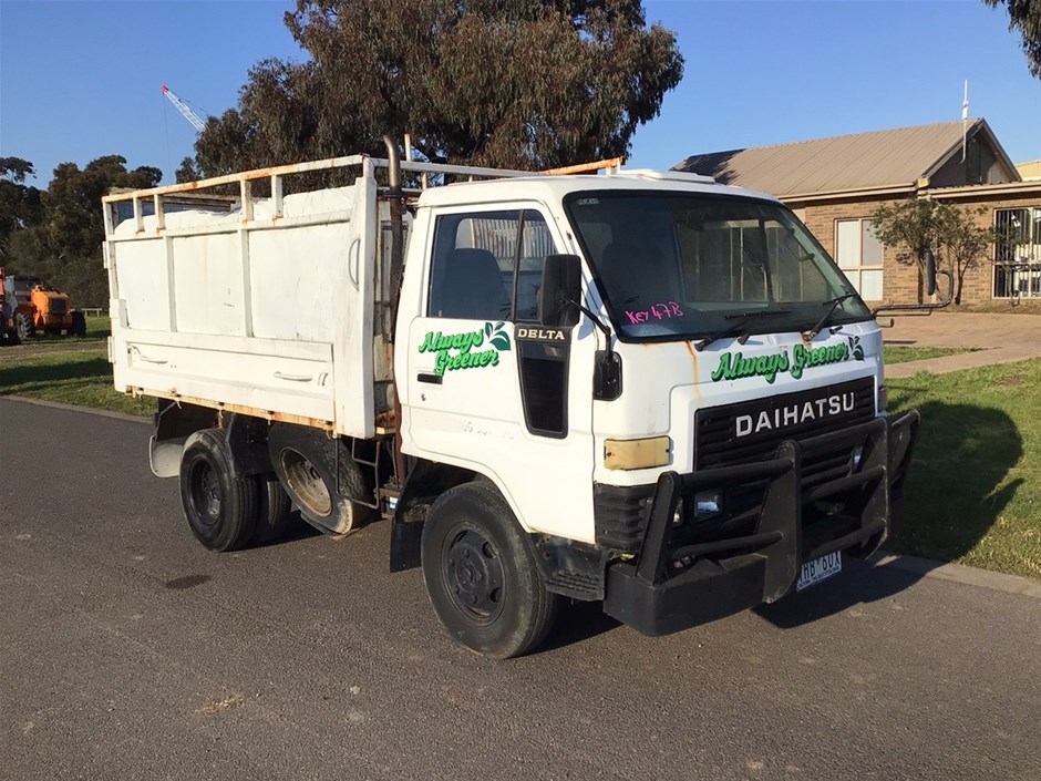 1989 Daihatsu Delta (4 x 2) Tipper Truck