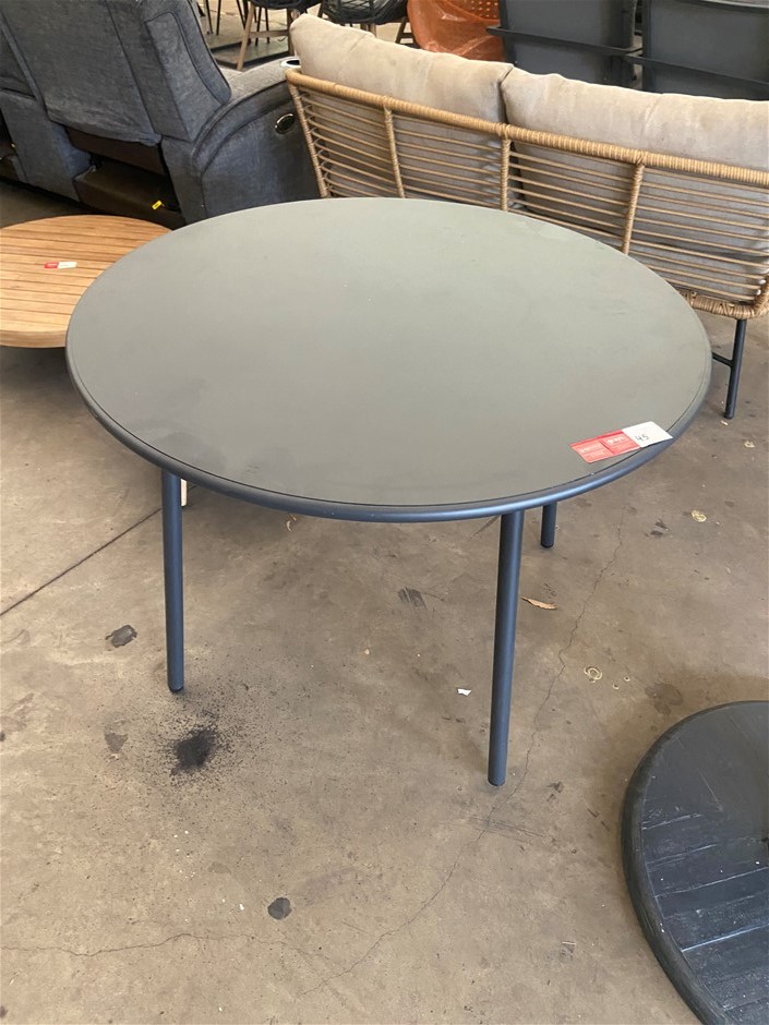 Outdoor Dining Table - Round Aluminium table approx. 1500mm Auction ...