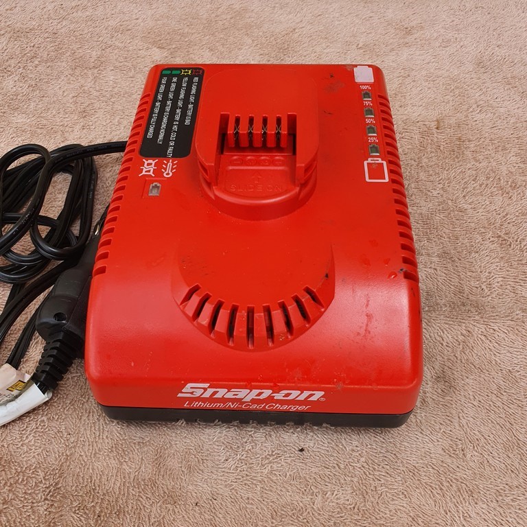 Snap On Battery Charger Cigarette Charger 12V CTC628 Auction (0239-5050717)  | Grays Australia