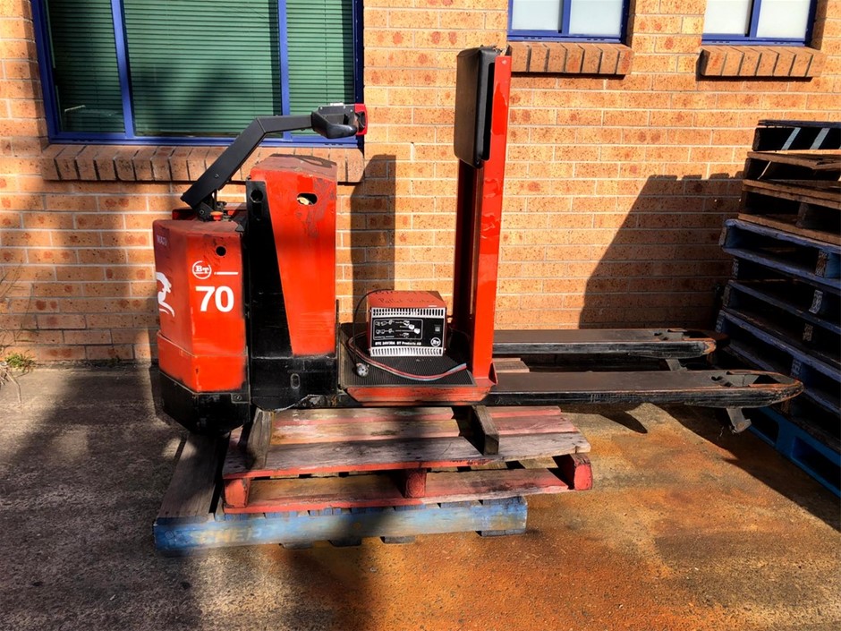 BT PPO1500MX Stand On Electric Pallet Jack Rider Auction (00425050692