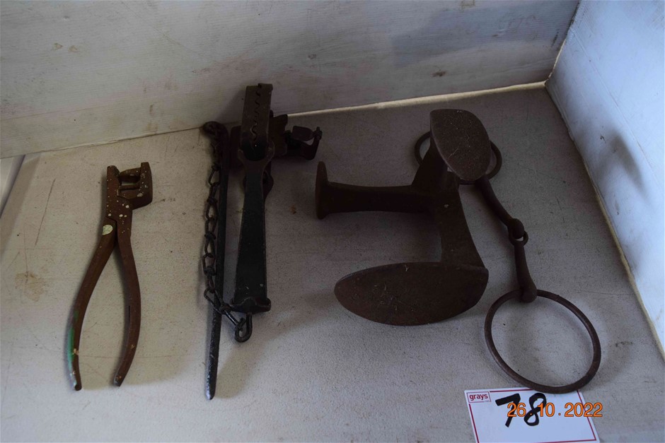 Lot of 4 Vintage Cast Iron Boot Last, Rabbit Trap Auction (00789036374