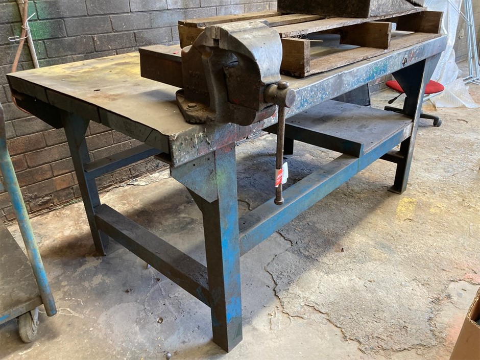Heavy Duty Workbench with Vice Grip Auction (00095051251