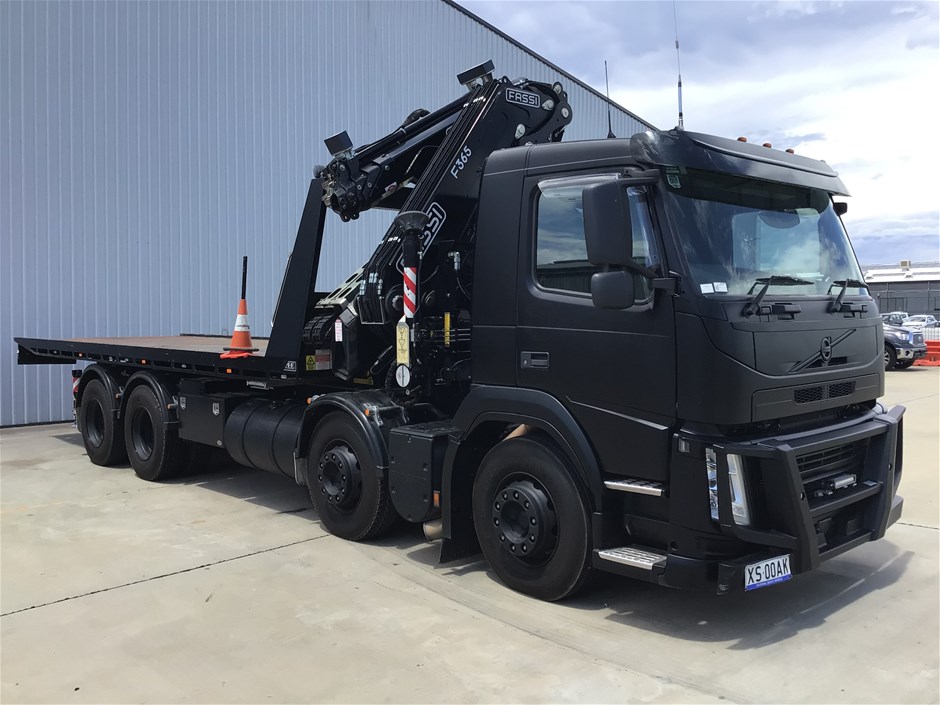 2018 Volvo FM11 8x4 Tilt Tray with Crane Truck Auction (00018016575