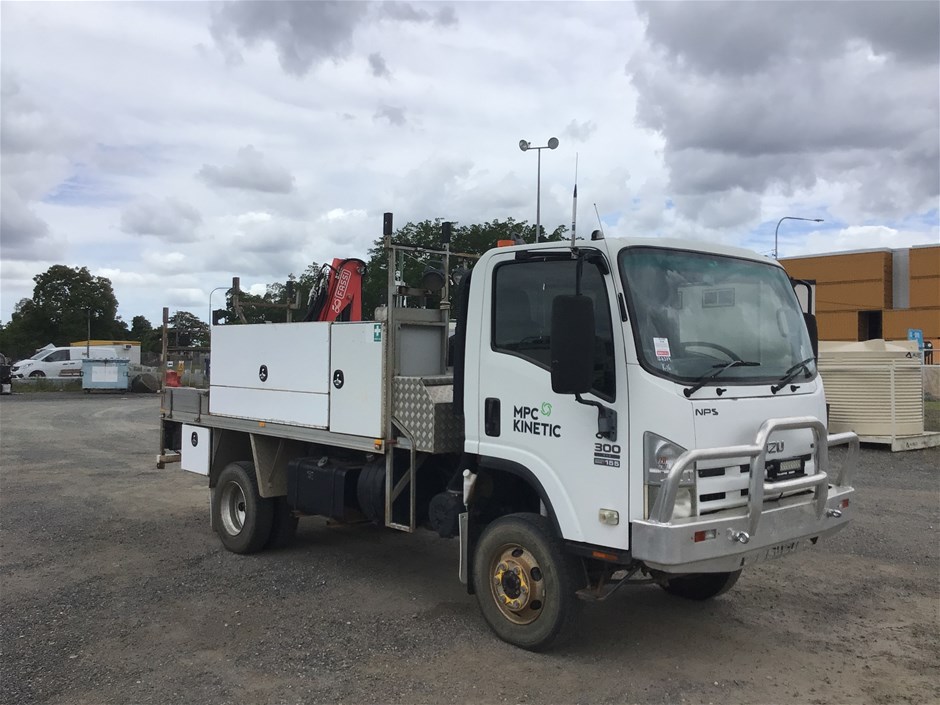 <p>2010 Isuzu  NPS 4 x 4 Service Truck</p>