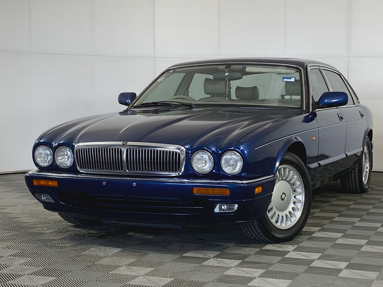 Jaguar XJ6 SOVEREIGN LWB X300 Automatic Sedan