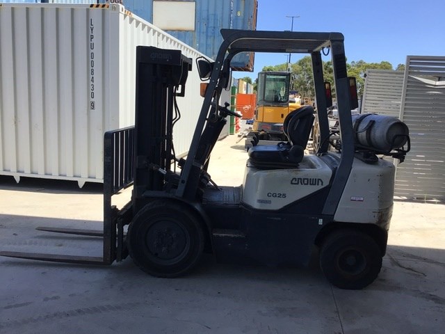 Crown CG25 Counterbalance 2.5T Container Mast LPG Forklift Auction ...
