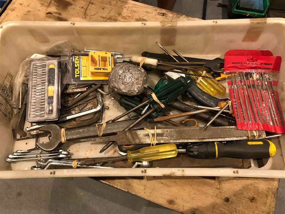 1x Tub of Assorted Hand Tools Auction (00863024371) Grays Australia