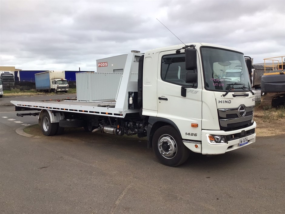 2019 Hino FE 500 Tilt Tray Truck & 2018 Isuzu NPS Truck