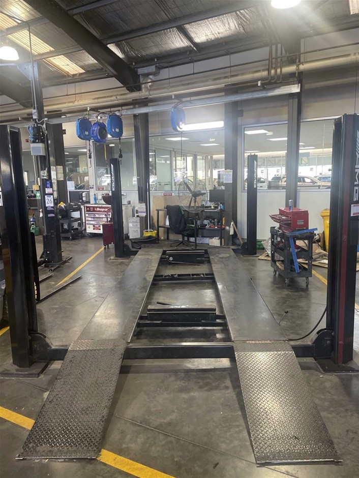 Unreserved Molnar 4488 4-Post and MF1705 Two-Post Car Hoists