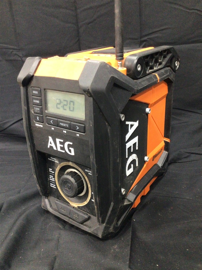 AEG Jobsite Radio and Worklight Auction (0016-3025003) | Grays Australia