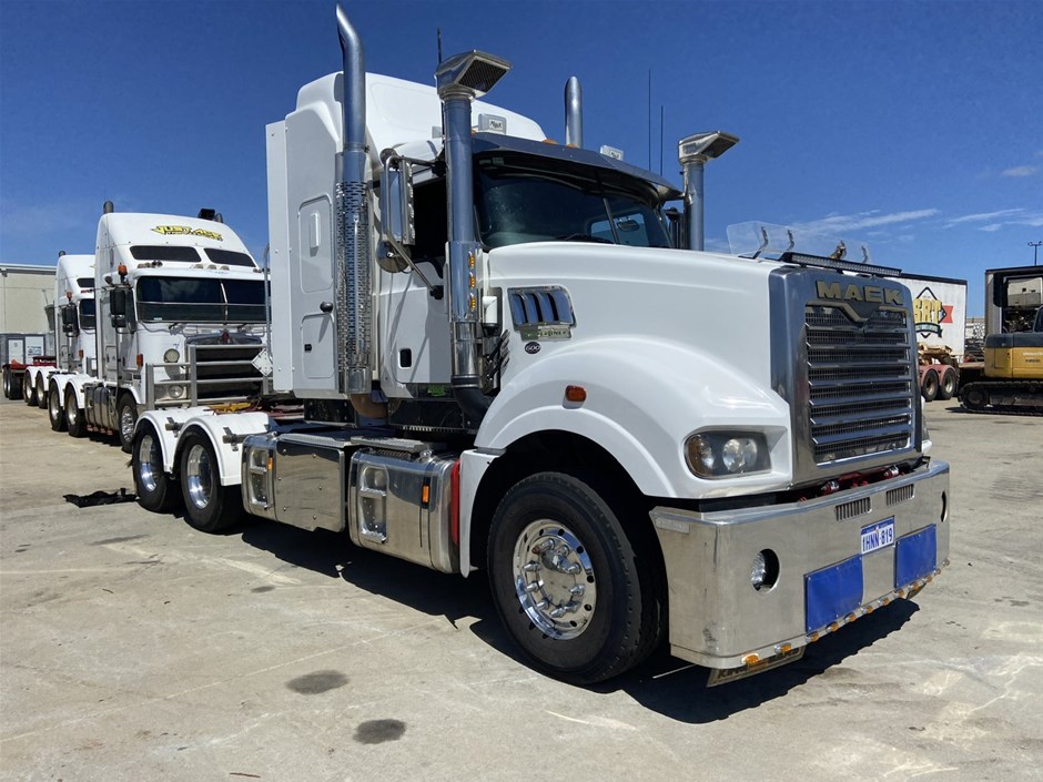 <p>2017 Mack  CLXT Super Liner 6 x 4 Prime Mover Truck</p>