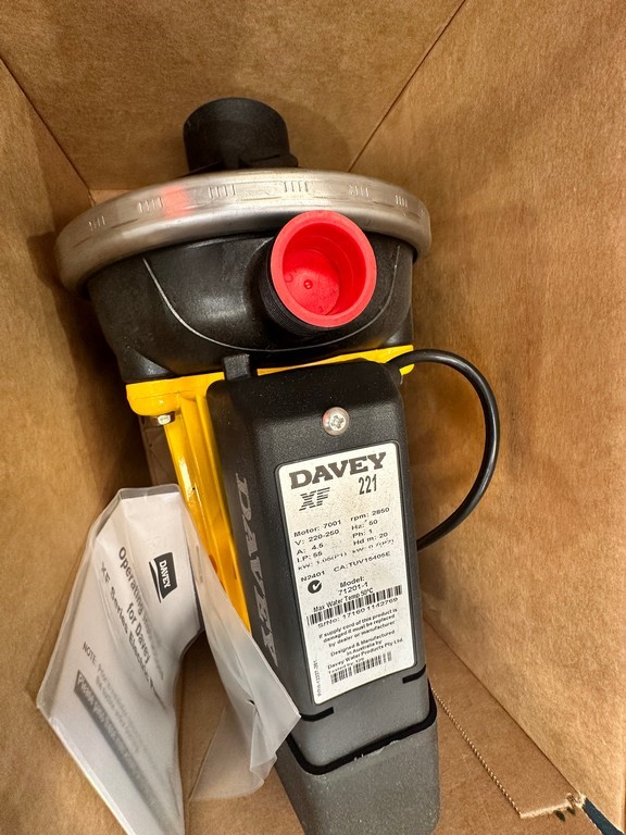 Davey XF221 domestic pressure booster pump Auction (0221-5051738 ...