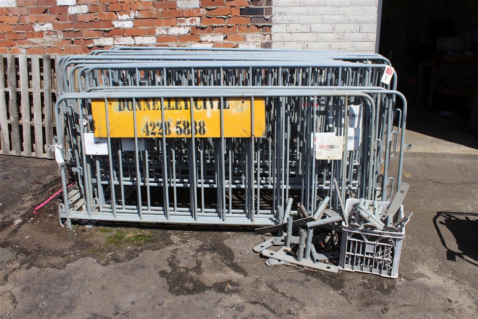 Assorted Galvanise Pedestrian Fencing Auction (01005051822) Grays