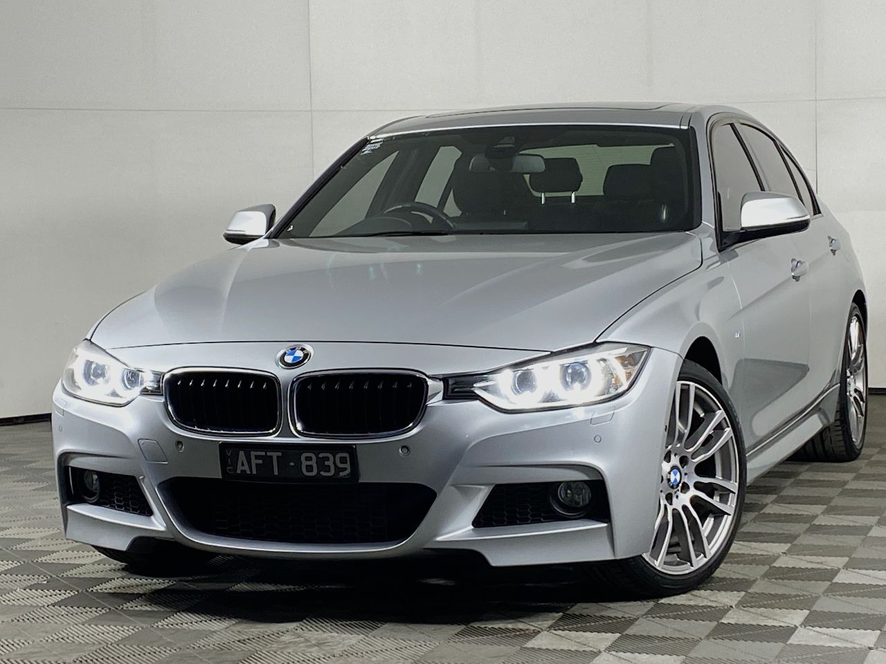 015 BMW 3 Series 328i M-Sports pack F30 Automatic - 8 Speed 