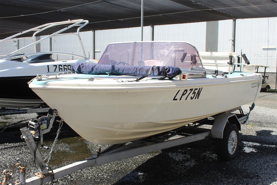 HOMEMADE FIBERGLASS RUNABOUT 