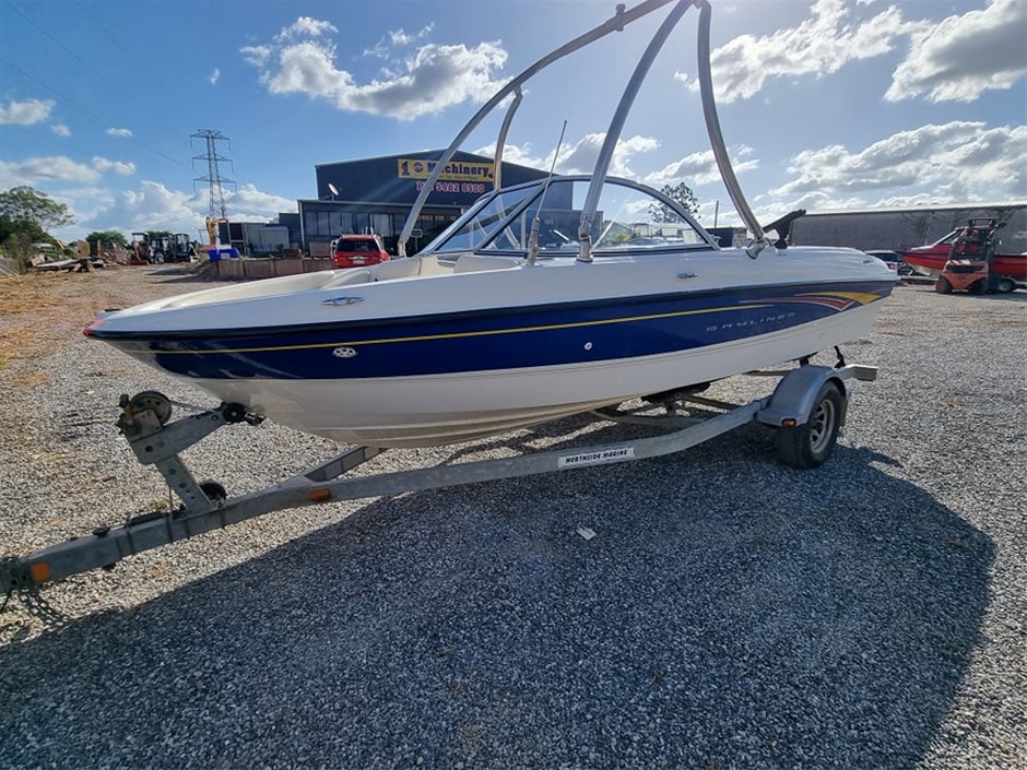 <p>Bayliner BR 185 Bowrider Power Boat</p>