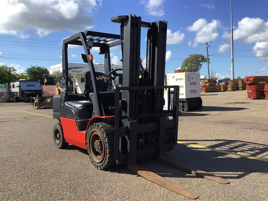 Nissan UGL02A30U Counterbalance Forklift Auction (00017044792) Grays