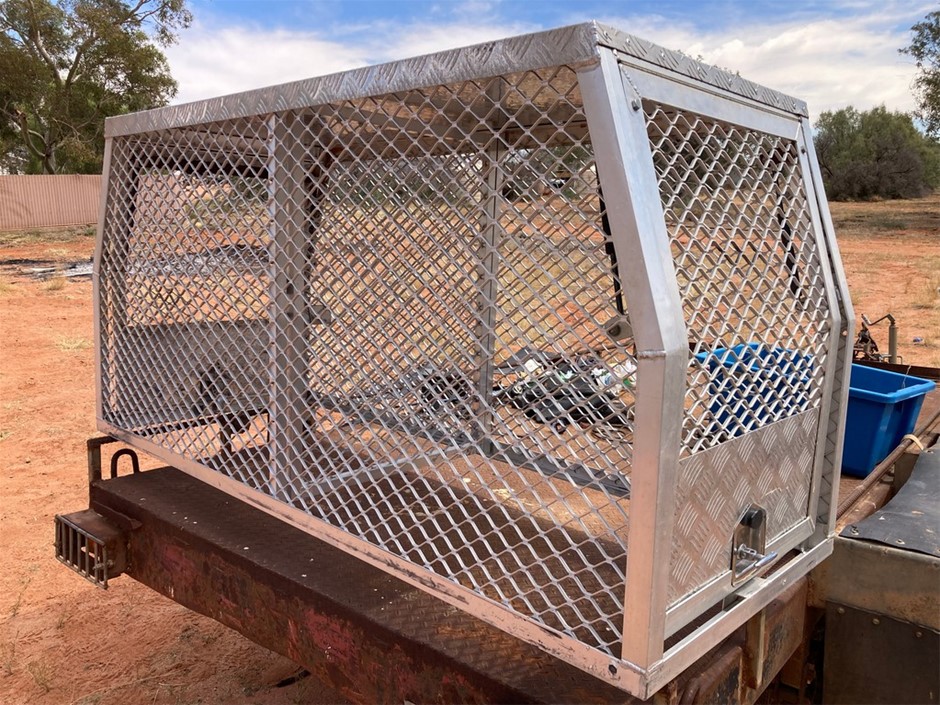 Alloy Mesh Checkerplate Dual Dog Cage Auction (00295052161) Grays