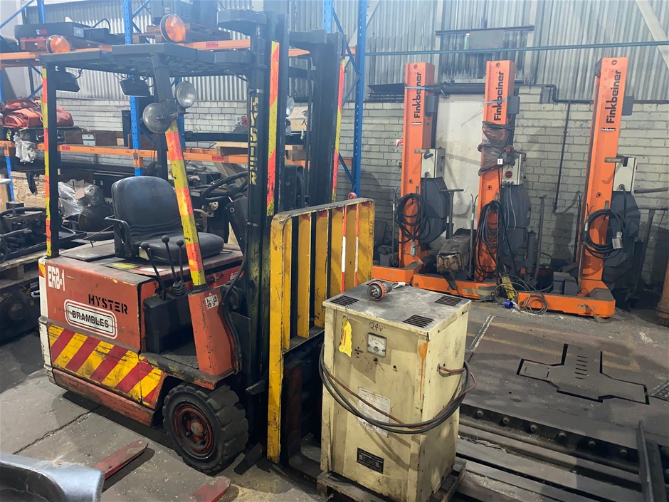 Unreserved 2003 Hyster A1.5XL Electric Forklift