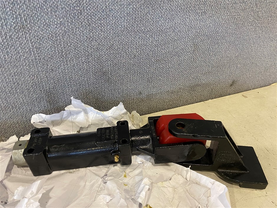 Columbus Hitch 04 3000kg Off Road Trailer Hitch Auction (00698017027