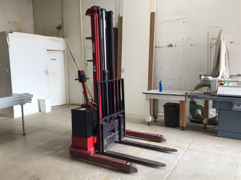 Mostly Unreserved Cabinet Maker Business Closure