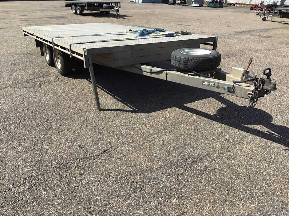 <p>2020 United Trailers Tandem Flat Top Trailer</p>