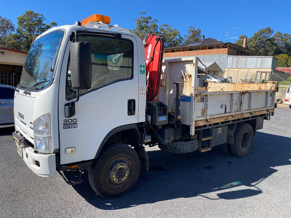 2010 Isuzu NPS300 4WD Tipper Crane Truck Auction (00035052494) Grays Australia