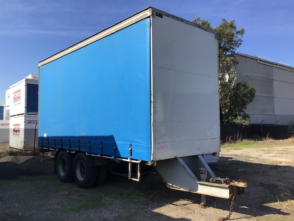<p>1993 White Tranport Equipment Tandem Axle Pig/Curtainsider Trailer</p>