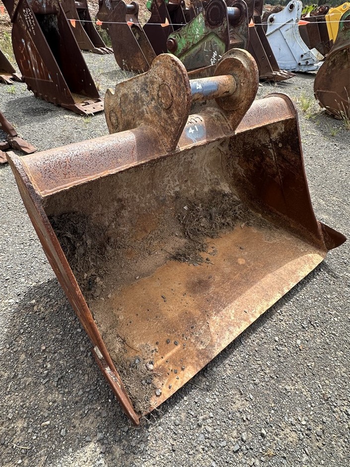 Steel form 1500mm Mud Bucket Auction (0470-7045714) | Grays Australia