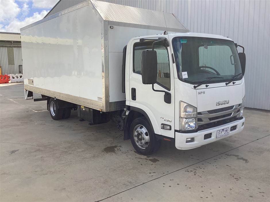 2015 Isuzu NPR 75-190 4x2 Pantech Truck