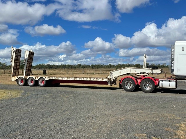Low Loader, Tri-Axle Dog Trailer, Side Tipper, Conveyor Belt