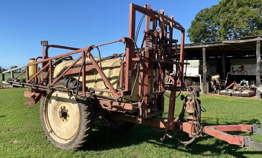 Hardi 2000L Sprayer