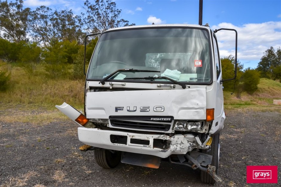 2004 Mitsubishi Truck (Repairable Right Off)