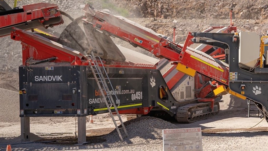 2019 Sandvik QA451 3D DoubleScreen Triple-Deck Mobile Screen