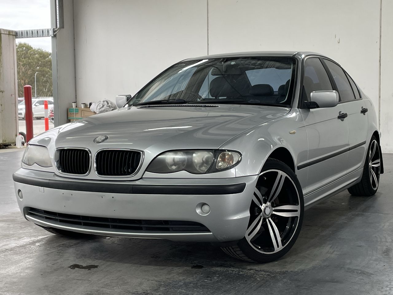 Unres 2004 BMW 318i E46 Automatic Sedan