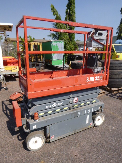 2016 Skyjack SJ1113219 Scissor Lift Auction (0001-8017255) | Grays ...