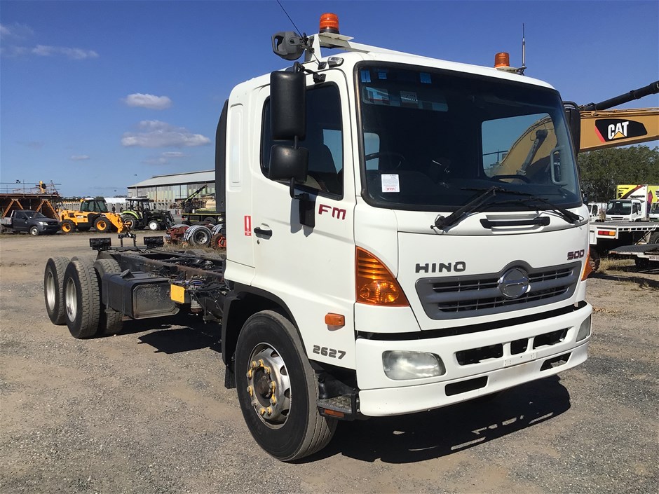 <p>2010 HINO 500 6 x 4 Cab Chassis Truck (97360 kms)</p>